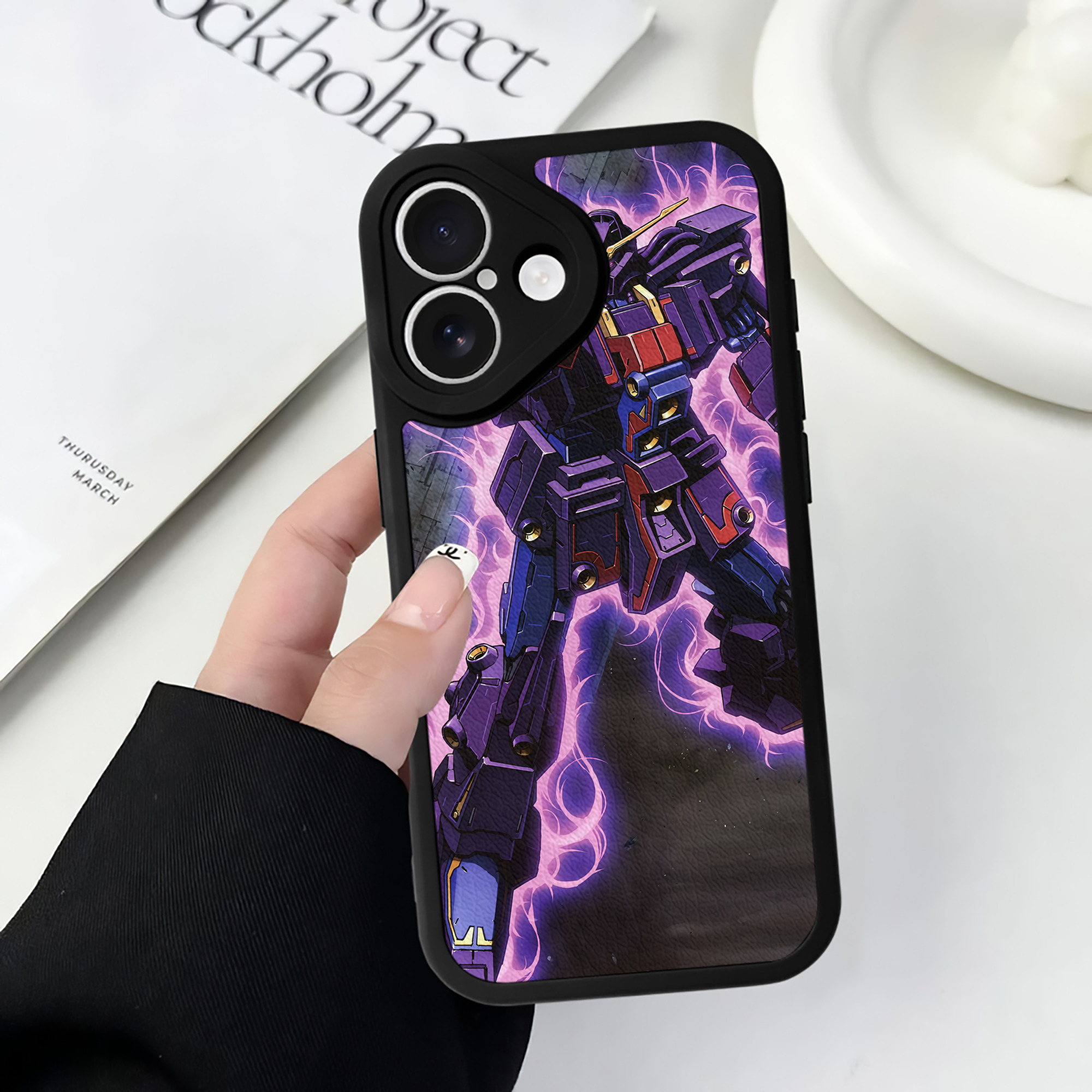 （画像用） 機動戦士ガンダム Mobile Suit Gundam 【iPhone 16シリーズ対応】シリコンスマホケース（レザー調） 材質：シリコン